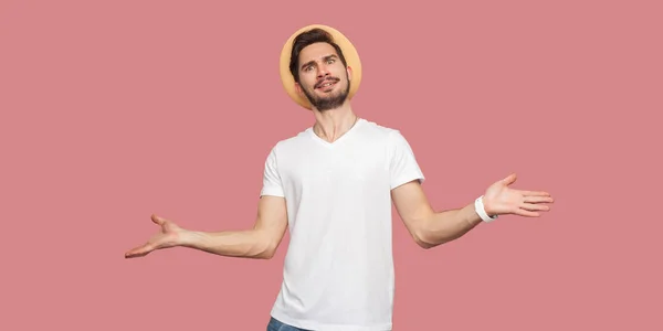 Verwirrter Bärtiger Junger Mann Weißem Hemd Und Hut Steht Mit — Stockfoto