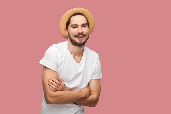 Feliz Joven Barbudo Con Éxito Camisa Blanca Sombrero Pie Con —  Fotos de Stock