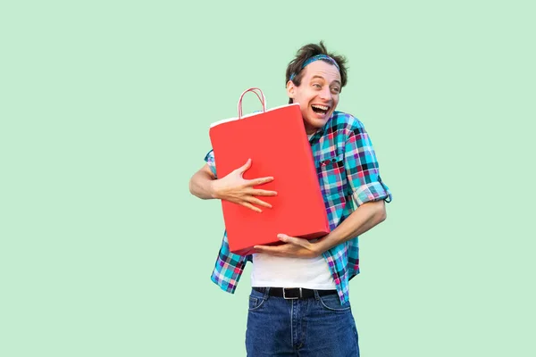 Louco Jovem Shopaholic Homem Feliz Shirt Branca Camisa Quadriculada Abraçando — Fotografia de Stock