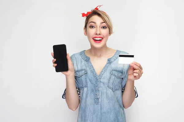 Bela Jovem Feliz Camisa Jeans Azul Casual Com Maquiagem Headband — Fotografia de Stock