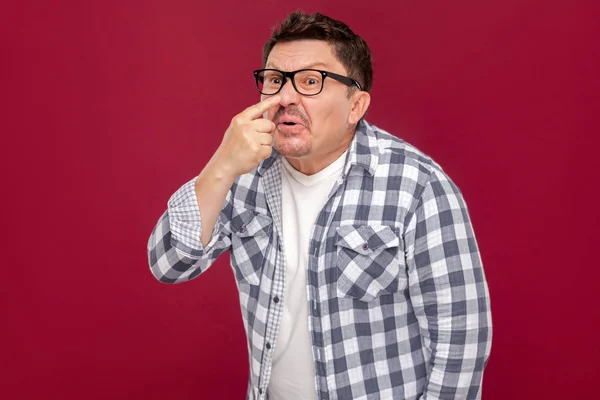Homem Negócios Meia Idade Camisa Xadrez Casual Óculos Mostrando Gesto — Fotografia de Stock