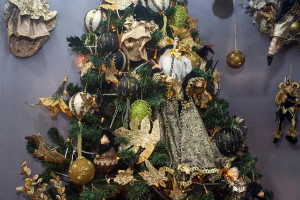 Weihnachtsbaum Mit Bunten Kugeln Und Dekorationen — Stockfoto