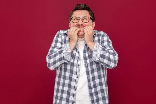 Besorgte Nervöse Oder Mittelalte Geschäftsleute Lässig Kariertem Hemd Und Brille — Stockfoto