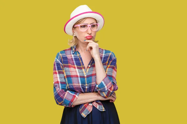 Serious Pensive Modern Stylish Mature Woman Casual Style Hat Eyeglasses — Stock Photo, Image