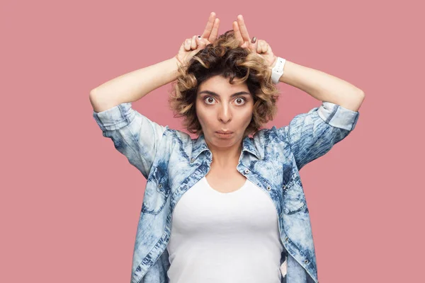 Funny Young Woman Curly Hairstyle Casual Blue Shirt Showing Cow — Stock Fotó