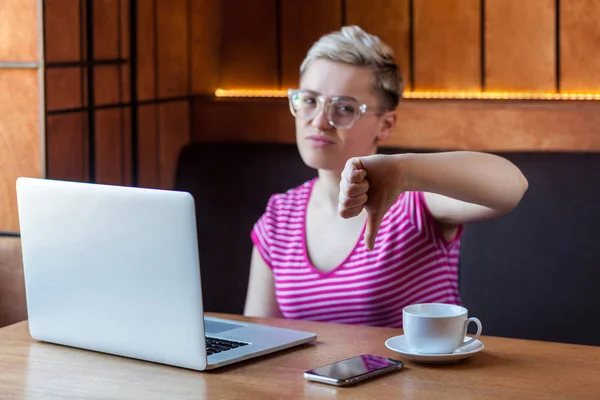 Dissatisfied Young Adult Woman Short Hair Pink Shirt Eyeglasses Sitting — Stock Photo, Image