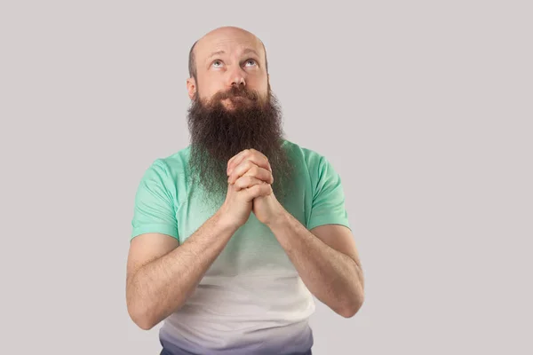 Triste Oración Hombre Calvo Mediana Edad Con Barba Larga Pie — Foto de Stock