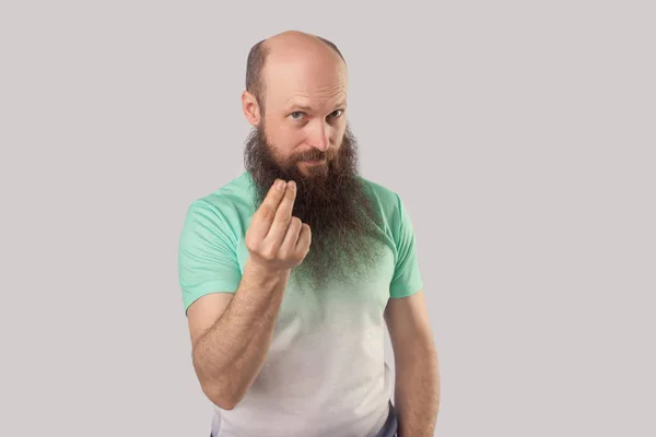 Divertido Hombre Calvo Mediana Edad Con Barba Larga Camiseta Verde — Foto de Stock
