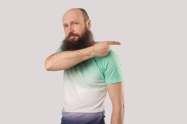 Bravo Homem Careca Meia Idade Com Longa Barba Luz Verde — Fotografia de Stock