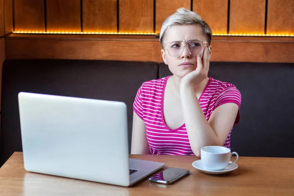 Sadness Tired Young Woman Freelancer Blonde Short Hair Pink Shirt — Stock Photo, Image