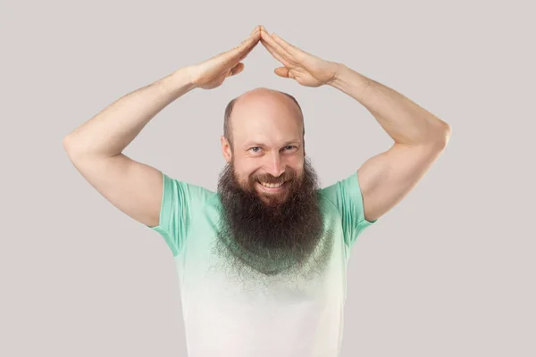Hombre Calvo Mediana Edad Feliz Con Barba Larga Camiseta Verde —  Fotos de Stock
