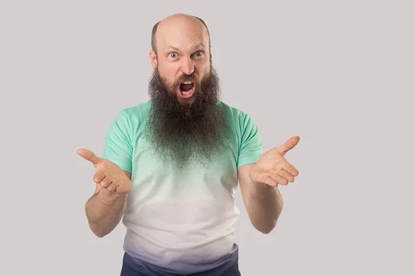 Hombre Calvo Mediana Edad Enojado Con Barba Larga Camiseta Verde — Foto de Stock