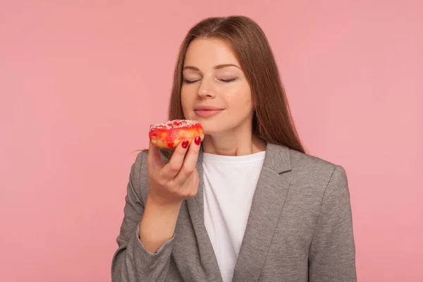 Dieta Junk Food Retrato Mulher Faminta Trabalhador Escritório Terno Negócios — Fotografia de Stock