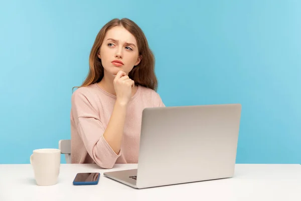 Need Think Business Plan Pensive Woman Casual Clothes Sitting Thoughtful — Stock Photo, Image