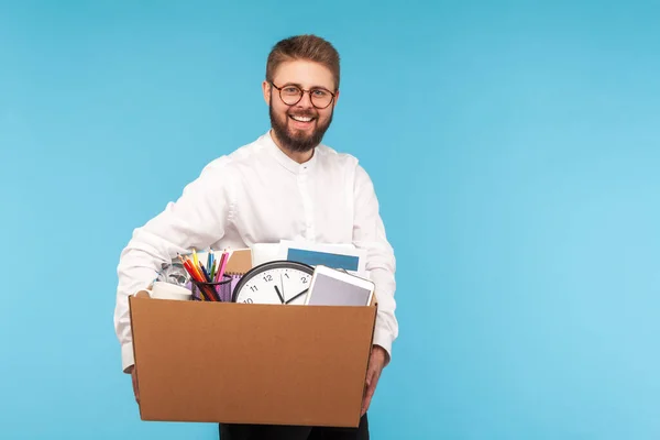 Happy Employee Carrying Box Belongings Smiling Camera Moving New Office — Stock Photo, Image