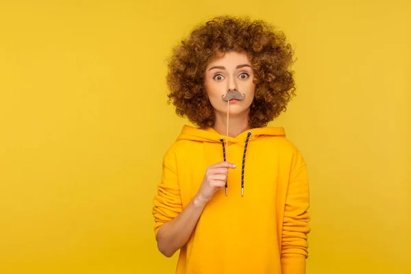 Portrait Funny Curly Haired Woman Urban Style Hoodie Keeping Fake — Stock Photo, Image