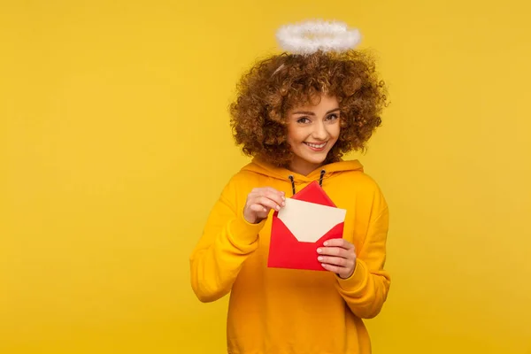 Messaggio Amore Ritratto Donna Angelica Dai Capelli Ricci Felice Con — Foto Stock