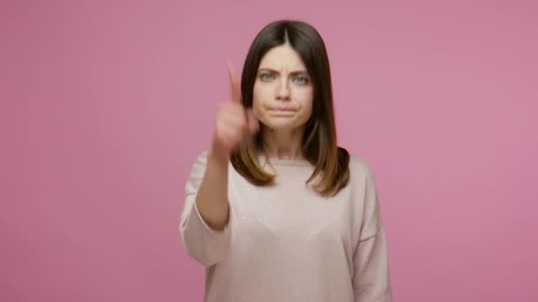 Jij Wegwezen Boze Boze Haatdragende Brunette Die Wegwijst Een Uitweg — Stockvideo