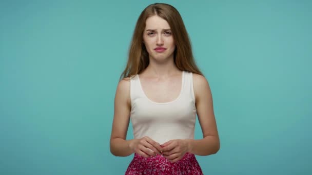 Depression Dramatiska Desperata Känslor Upprörd Flicka Gråter Gömmer Ansiktet Handen — Stockvideo