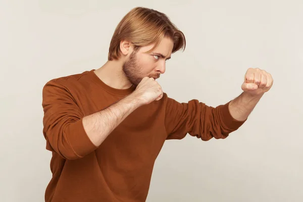 Hit You Side View Bearded Man Sweatshirt Standing Raised Fists — Stock Photo, Image