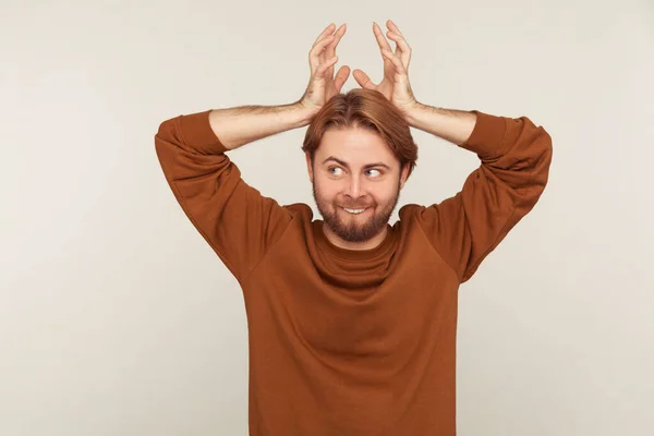 Ich Bin Hirsch Porträt Eines Lustigen Kindischen Bärtigen Mannes Sweatshirt — Stockfoto