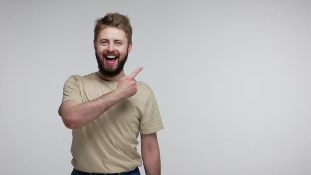 Joyful Bearded Guy Shirt Pointing Aside Looking Open Mouth Amazed — Stock Video