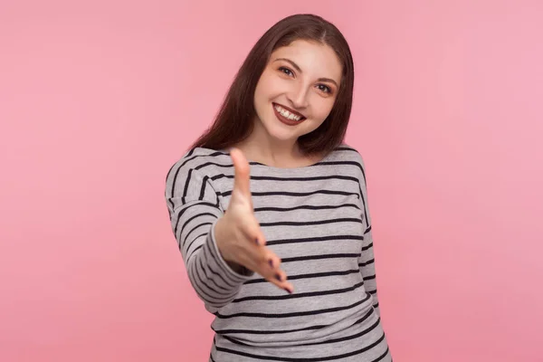 Bem Vindo Prazer Conhecê Retrato Mulher Amável Feliz Camisola Listrada — Fotografia de Stock