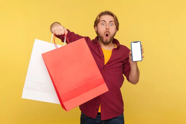 Incrível Cara Bonito Comprador Camisa Xadrez Segurando Sacos Compras Telefone — Fotografia de Stock