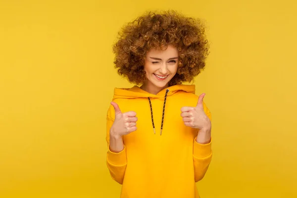 Good Job Portrait Optimistic Curly Haired Young Woman Urban Style — Stock Photo, Image