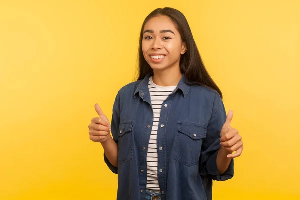 Bien Hecho Resultado Impresionante Retrato Chica Feliz Camisa Mezclilla Mostrando — Foto de Stock