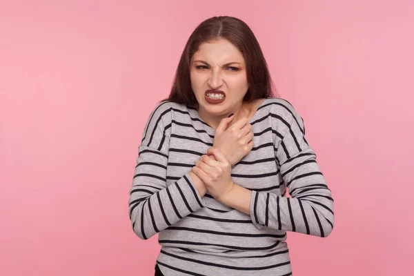 Handverletzung Verletzung Porträt Einer Frau Gestreiftem Sweatshirt Die Sich Wund — Stockfoto