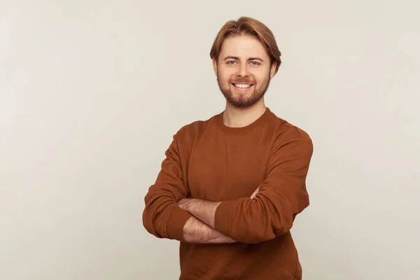 Retrato Homem Bonito Confiante Feliz Com Cabelo Puro Barba Vestindo — Fotografia de Stock