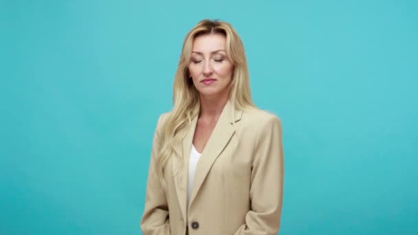 Bossy Strict Adult Blond Woman Business Style Jacket Blaming Asking — Stock Video