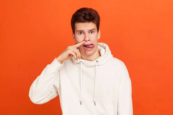 Adolescente Travieso Sudadera Con Capucha Estilo Casual Blanco Poniendo Dedo — Foto de Stock