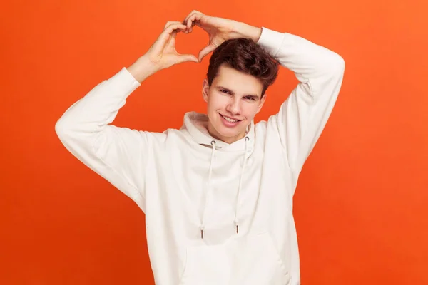 Joven Adolescente Romántico Sudadera Blanca Estilo Casual Con Capucha Levantando — Foto de Stock