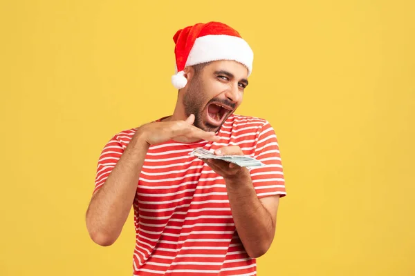 Homem Extremamente Feliz Generoso Chapéu Papai Noel Shirt Vermelha Fazendo — Fotografia de Stock