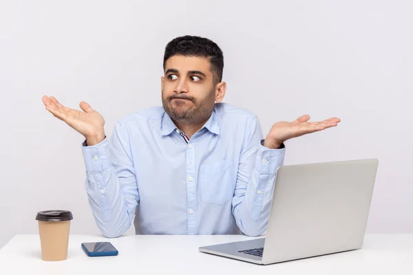 Don Know Puzzled Clueless Confused Businessman Sitting Office Workplace Laptop — Stock Photo, Image