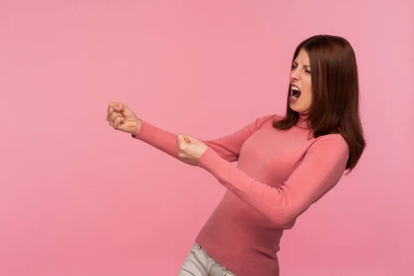 Strong Purposeful Woman Brown Hair Pink Sweater Making Great Efforts — Stock Photo, Image