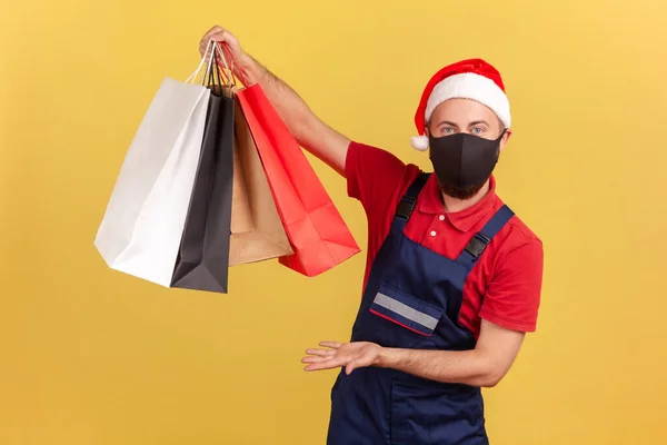 Leverancier Santa Claus Hoed Zwart Beschermend Gezichtsmasker Tonen Boodschappentassen Gemakkelijke — Stockfoto