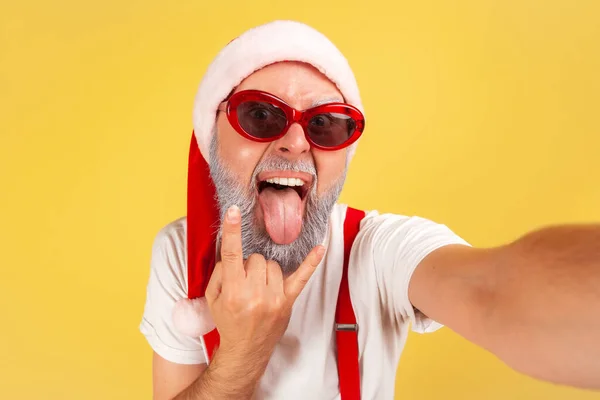 Extremely Excited Crazy Man Santa Claus Hat Sunglasses Fooling Faces — Stock Photo, Image