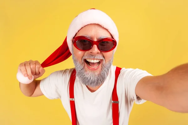 Closeup Positive Smiling Gray Bearded Man Sunglasses Santa Claus Hat — Stock Photo, Image