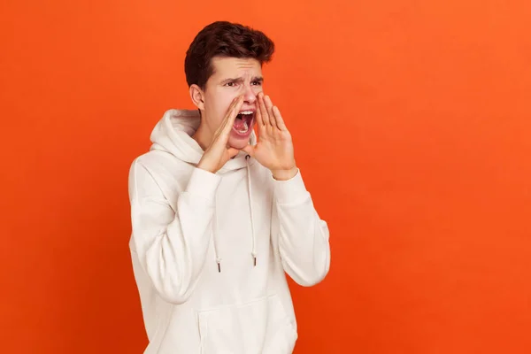 Perfil Retrato Joven Histérico Gritando Voz Alta Pánico Tomándose Mano — Foto de Stock