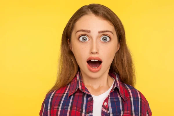Απίστευτη Closeup Καρικατούρα Κωμικό Πορτρέτο Του Σοκαρισμένος Έκπληκτος Αστεία Νεαρή — Φωτογραφία Αρχείου