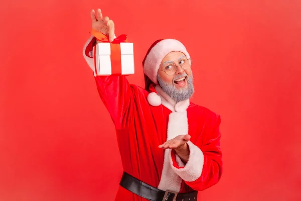 Happy Cheerful Santa Claus Gray Beard Holding Showing Gift Box — Stock Photo, Image