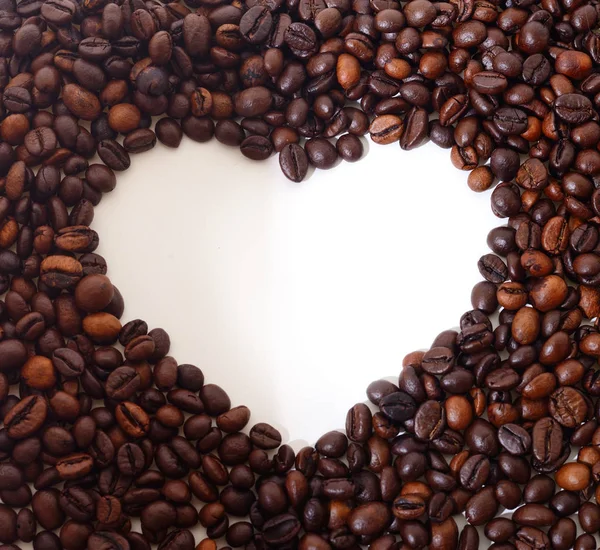 Granos de café en forma de corazón. — Foto de Stock