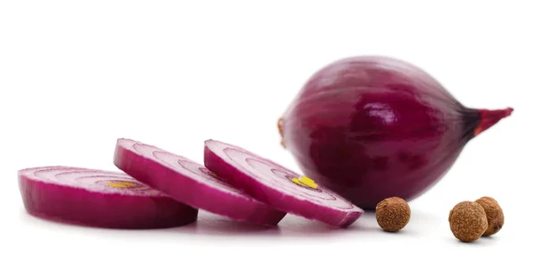 Cebolla morada aislada . — Foto de Stock