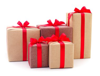 Hediye kutuları, hediye izole beyaz bir arka plan üzerinde.