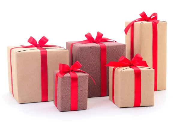 Подарункові коробки, подарунки на білому тлі ізольовані . — стокове фото