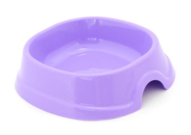 Kedi ve köpek maması için kase. Beyazda izole edilmiş.