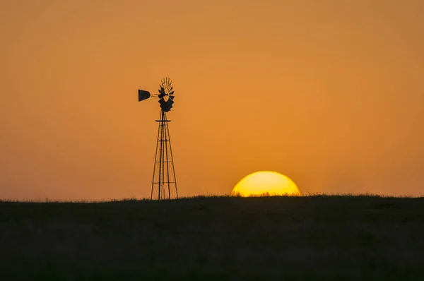 Pampas Landschap Met Wind Toren Argentinië — Stockfoto